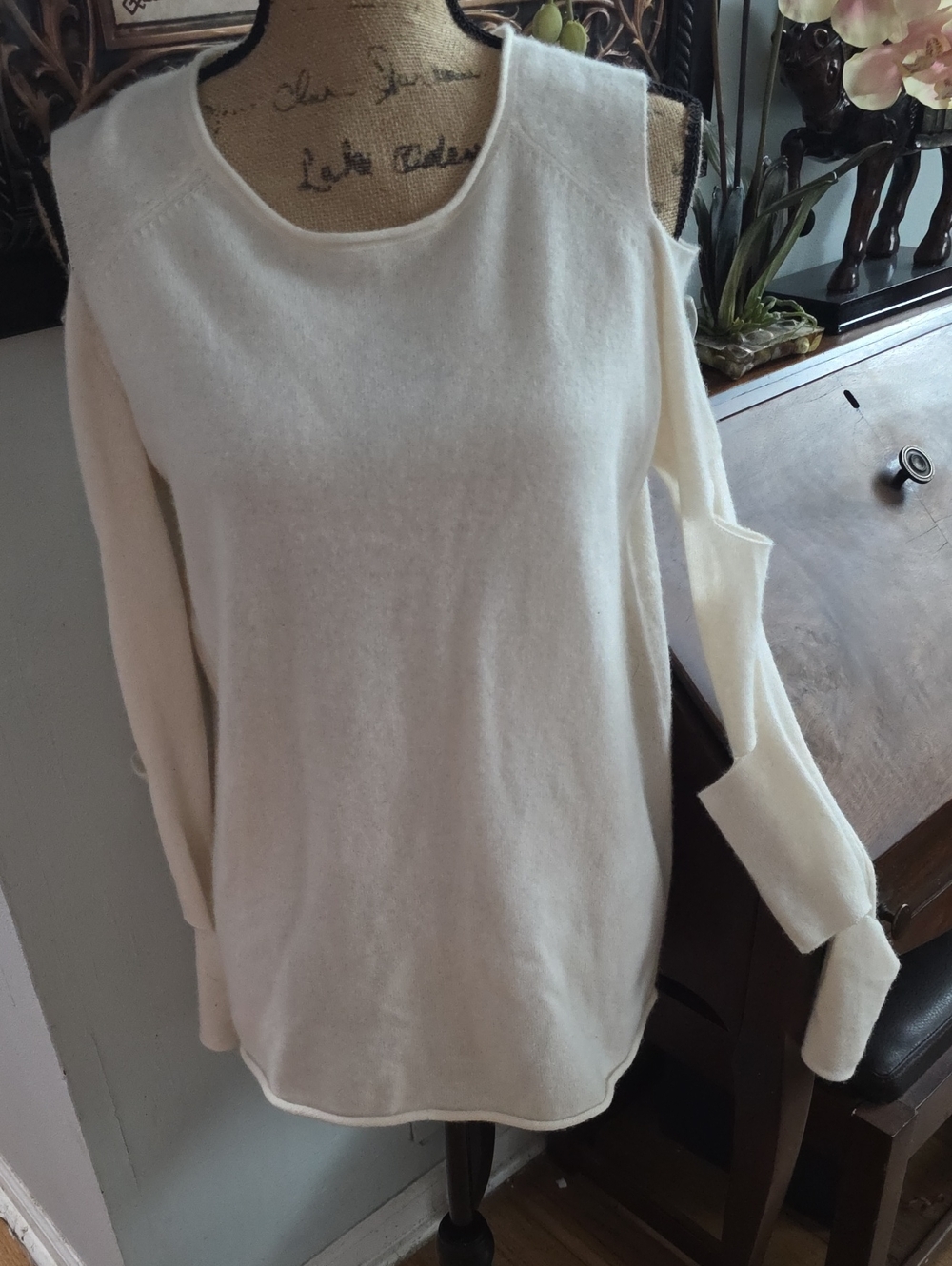 Skull Cashmere Cream Off-Shoulder Cold-Shoulder Sweater